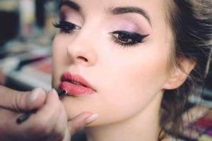 Doing Your Makeup For Social Media Vs IRL: The Key Differences